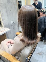 パダ(PADA)&nbsp;外はねスタイル/透明感カラー