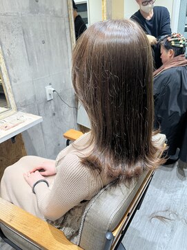 パダ(PADA) 外はねスタイル/透明感カラー