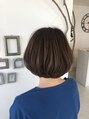 エクロジエ 鳴門店&nbsp;丸みのあるシルエットが美しい、ブラウン系のボブスタイル。
