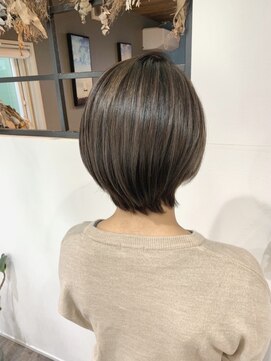 メール(Mer...) ショートボブ　大人ハイライトカラー