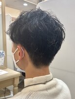 アルターリール(aL ter Rire)&nbsp;癖毛を活かしたパーマ風刈り上げ/中村郁未