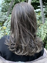 《*髪に立体感を出し、360度綺麗なシルエット*》バレイヤージュで作るベージュカラー[池袋/ブリーチカラー]