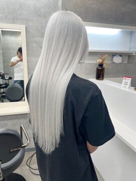 テイス 新宿(TACE) ホワイトカラー[ネビージュ/黒髪/小顔/新宿]