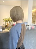 海外風透明感ブロンドベージュミニボブ