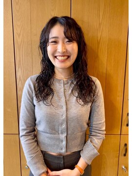 カフネ ジュントス ヨロ(Cafune' juntos YOLO) ロングヘアー×カジュアルウェーブ　20代　30代　40代