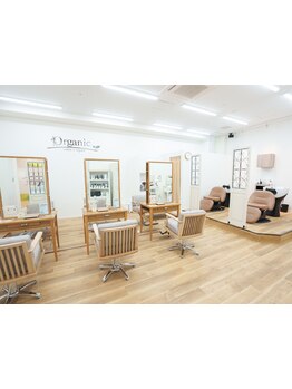 【国産の最高級オーガニックカラー剤を使用】髪と肌に優しいカラー剤を使用し女性の髪のお悩みを解決します