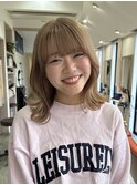 ベージュ