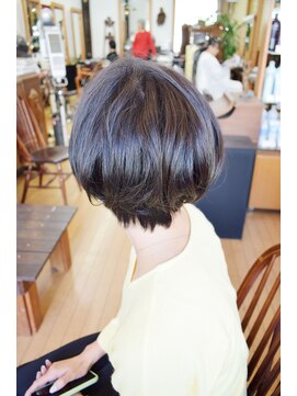 ベル(BELL) うしろの丸みがかわいいショートボブ【BELL桜新町/用賀】