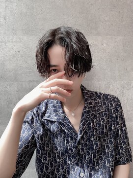 シン(syn) 前下がりマッシュ センターパート