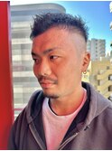 刈り上げフェード風短髪アップバングショートビジネスメンズヘア