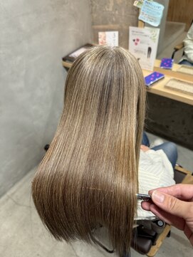 リタ 枚方(Rita) 20代30代髪質改善トリートメントハイライトグレージュ白髪染め