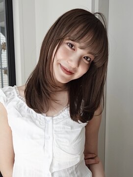 ローネス(LONESS) ワンカールで動くレイヤーカットと赤みのない柔らかベージュ