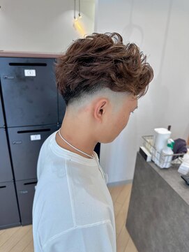 ユニ バイ マグ 長野店(Uni.by Mag) フェザーパーマメンズマッシュフェードツーブロック