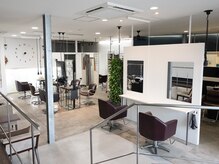 プラスディー(+D)の雰囲気（広々とした店内でお子様連れでも気にせず、くつろいで頂けます。）