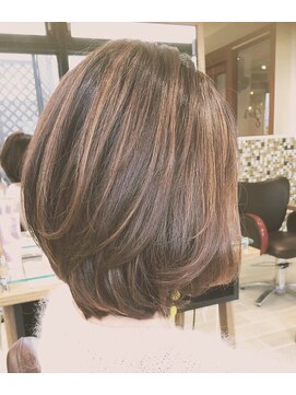 クイントネオリーブ 自由が丘正面口店(quint:neolive) 【自由が丘　quint: neolive】前下がり＊ハイライトボブ