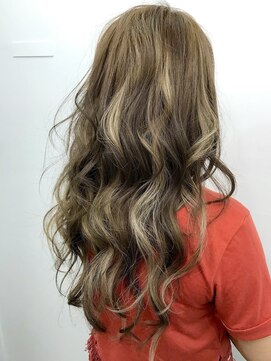 トロニー(TLONY) 渋谷TLONY シールエクステハイライトベージュ/stylist miaki