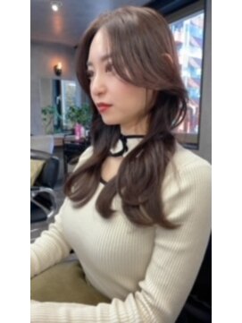 アイユー(ii+U) 韓国　レイヤースタイル　くびれ巻き　上品　レディライク