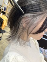 エヌプラス(N+)&nbsp;ミディアムウルフ インナーカラー ペールシルバーベージュ