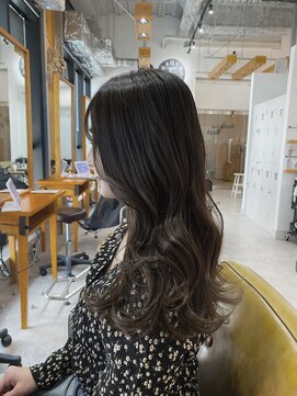サニー 梅田(Sun.ny) ロングレイヤー×アッシュベージュカラー
