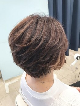 クララ バイ マニスオブヘアー(CLALA by Manis of hair)の写真/痛ませない白髪染めでダメージレスな大人スタイルを,デザインが欲しい方には白髪ぼかしハイライトがお勧め