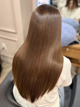 トーン 堺北野田店(tone.)の写真/ダメージによる“髪の歪み”を補正。圧倒的な艶と指通りで理想を超える美髪を手に入れませんか？