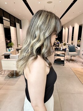 ステア ケース(stair case) 会社がざわつくバレイヤージュ　かわいい視線を独り占め