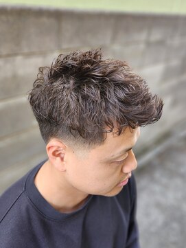 アンドザバダス(&THE BADASS) ツーブロック×アイロンパーマ