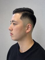 クアルト(Cuarto)&nbsp;大人メンズのフェード刈り上げショート