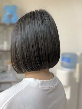 クオリス 上板橋店(QUALIS) 大人可愛い前下がり黒髪ボブ　ツヤ髪　ワンレンボブ　あごライン