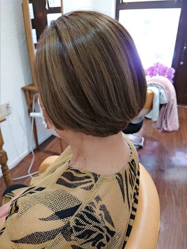 カーサ(CASA) ☆ ハイライトで立体感を出したボブスタイル ☆