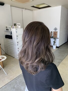 エミタス ヘア リゾート(EMITAS Hair Resort) ウェーブセミロング