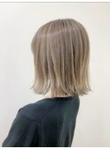 切りっぱなしボブフルブリーチ透明感スタイル