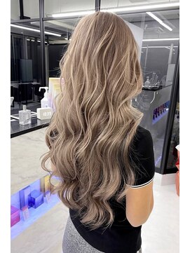 スライバイリアオオサカ(Sly By Ria OSAKA) ミルクティーベージュ/ハイライト/シールエクステ【梅田】