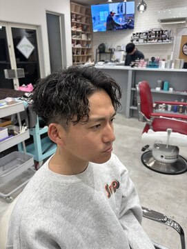 キューカンバー(CUCUMBER) センターパートツイストスパイラルパーマ　メンズ