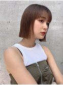 あごラインぱっつんボブ×ライトグレージュ