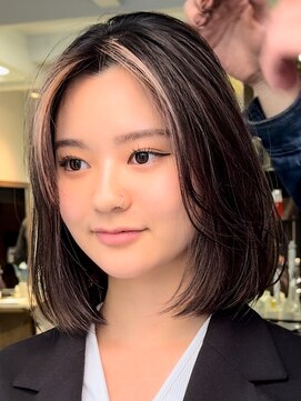 ノラ ウメダ(NORA UMEDA) レイヤーボブワンカール姫カットフェイスフレーミングセミディ