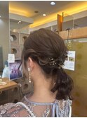 大人女子のパーティーヘアアレンジ ローポニーテール