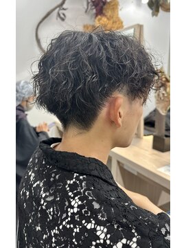 サロンドジョー(salon de joe) ツイストスパイラルパーマメンズマッシュ刈り上げ　奥東巧真