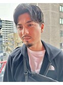 ツーブロック刈り上げセンターパートアップバングメンズヘア