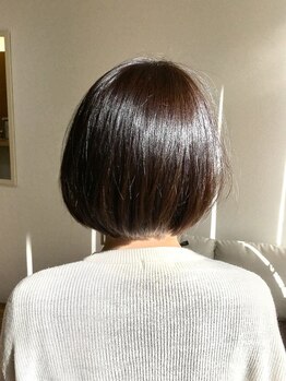 エスカ(esca)の写真/≪再現性の高いカットで毎日のお手入れも簡単≫計算された顔周りのカットで、小顔効果UPスタイルに♪