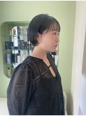 ショートカット×ネイビーカラー