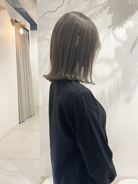エレノア 新宿西口店(Eleanor) 外ハネミディー/グレージュ