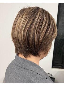 ジエクトアイロ 江坂駅前 似合わせショート/フェザーショート/細めハイライト