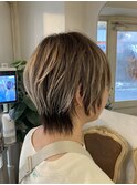ホワイトブロンドグラデーション耳掛けクールショートウルフ