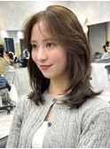 ミディアムレイヤー　韓国ヘア　かきあげ前がまだ