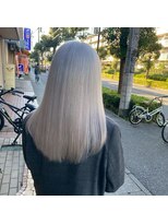 エミーバイモアムー(Emmie byMoremuu)&nbsp;ホワイトグレー/ハイトーン　　【青木　淳】