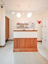 おすすめアイテムが見やすい配置とアクセントにもなるレジスペースで納得したクロージングを実現します◎