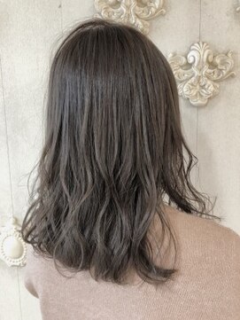 キャンバス バイ ネオリーブ 横浜西口(Canvas by neo.) 大人かわいい 小顔 伸ばしかけ セミディ 重めスタイル