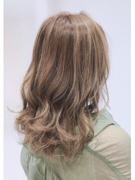 アッシュ 新小岩店(Ash) ハイライト×ミルクティーベージュ