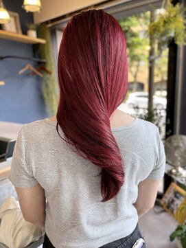リノショアーズ 日本大通り店(RINOSHORES) 大人可愛いブリーチダブルカラー深みレッドセミロング